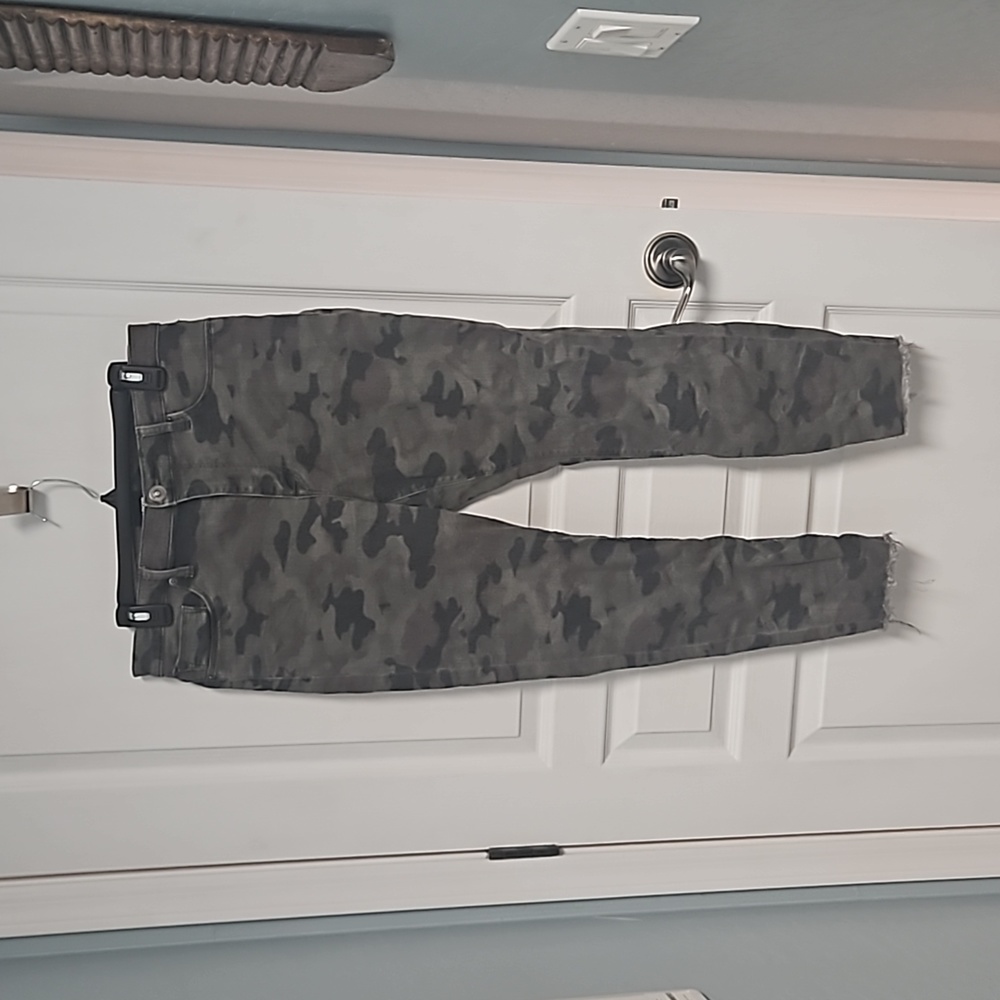 Hudson Camo Barbara Crop Raw Hem Skinny jeans size 30